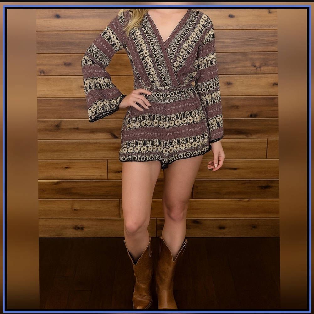 California Moonrise Bohemian Patterned Bell Sleeve Shorts Romper Size Small